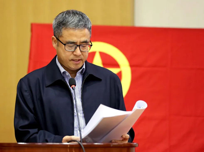 公司黨委委員、副總經(jīng)理、總工程師曹堅宣讀表彰決定.jpg
